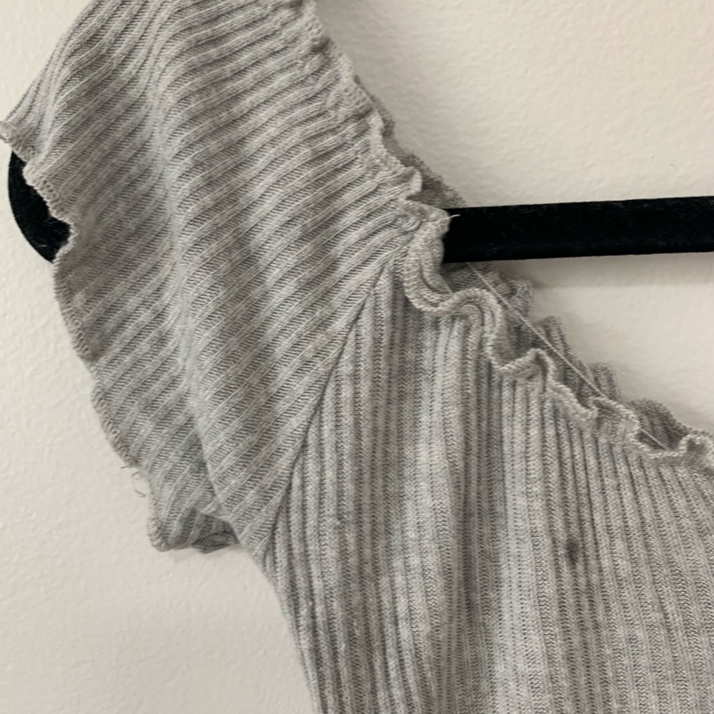 Off The Shoulder Ruffled Crop Top - Picture 2 of 5